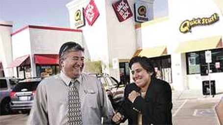 Laura Olguin being interviewed by Spanish Magazine